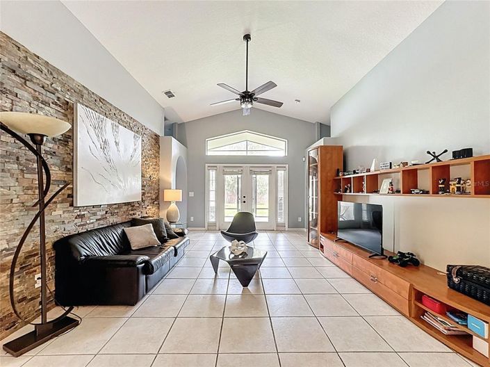 Image No.14-4 Bed House for sale