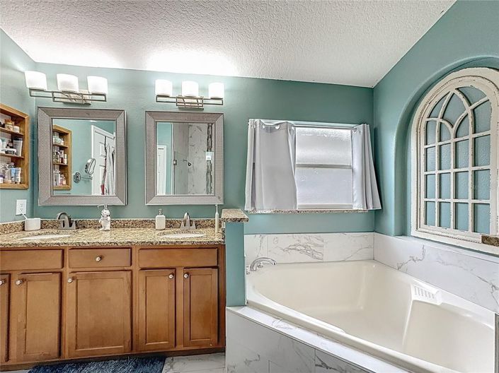 Image No.16-4 Bed House for sale