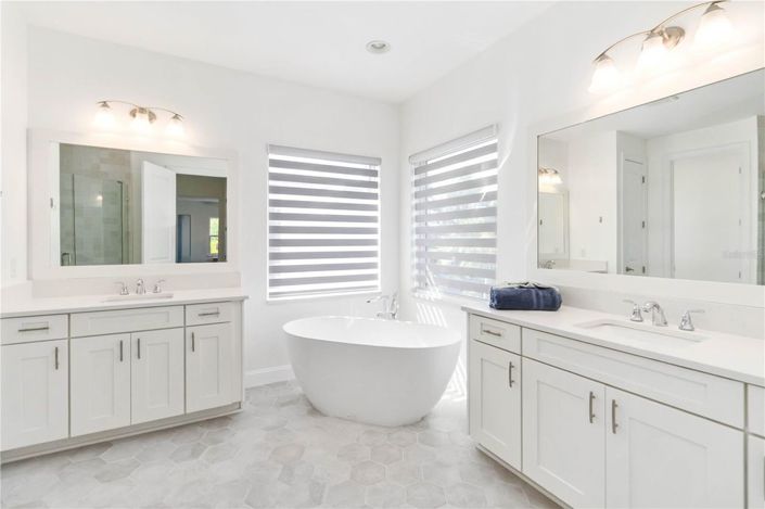 Image No.30-5 Bed House for sale