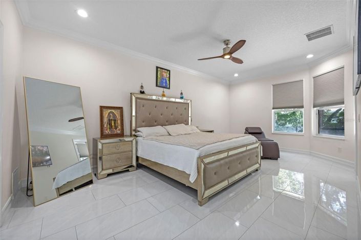 Image No.18-5 Bed House for sale