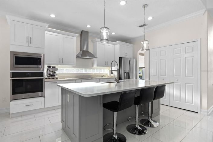 Image No.3-5 Bed House for sale