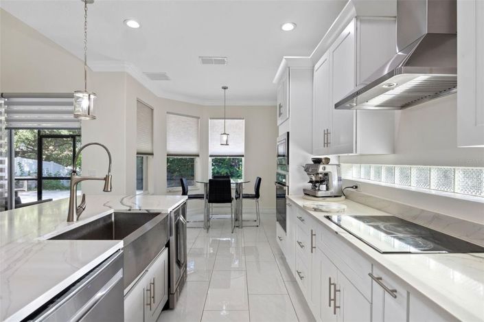 Image No.7-5 Bed House for sale