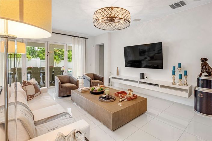 Image No.10-6 Bed House for sale