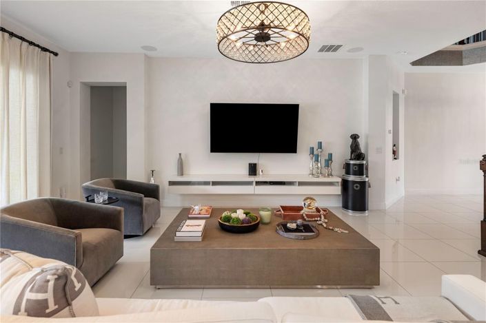 Image No.13-6 Bed House for sale