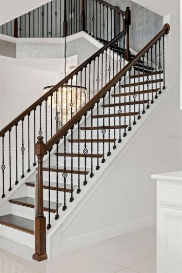 Image No.17-6 Bed House for sale