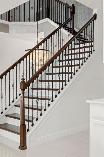 Image No.16-6 Bed House for sale