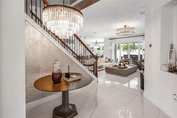 Image No.10-6 Bed House for sale