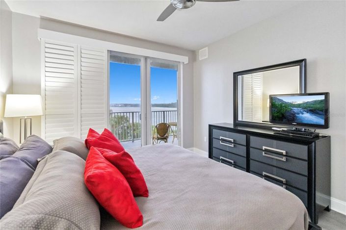 Image No.23-2 Bed Townhouse for sale