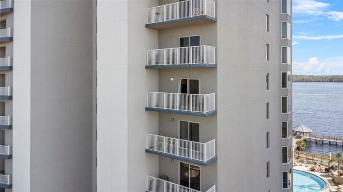 Image No.32-2 Bed Townhouse for sale