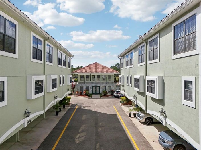 Image No.29-4 Bed Townhouse for sale