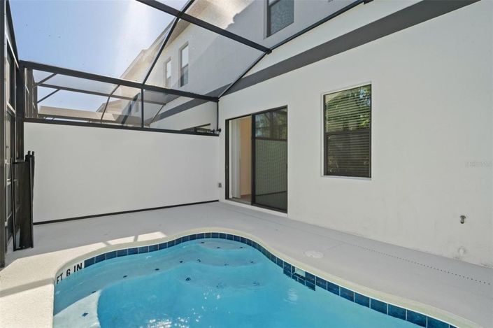 Image No.26-5 Bed Townhouse for sale