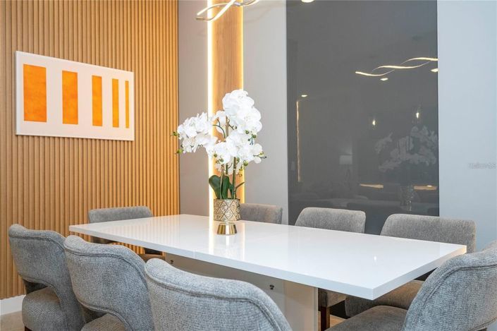 Image No.12-5 Bed Townhouse for sale