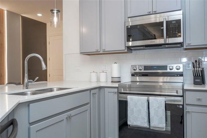 Image No.20-5 Bed Townhouse for sale