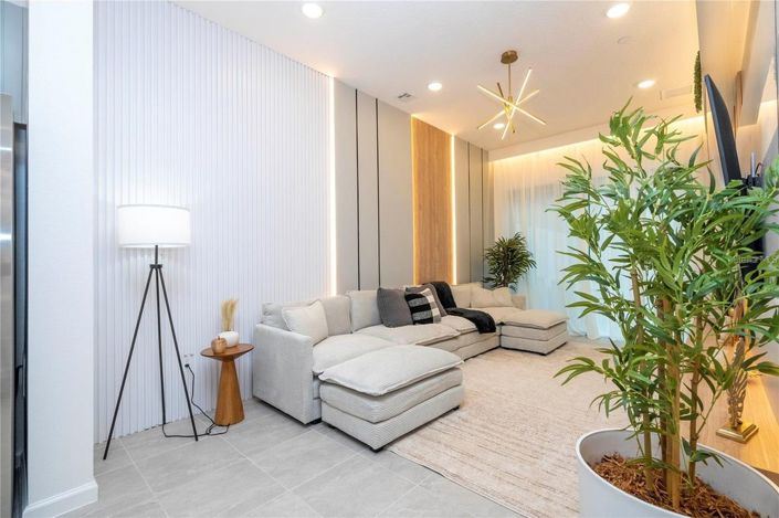 Image No.28-5 Bed Townhouse for sale