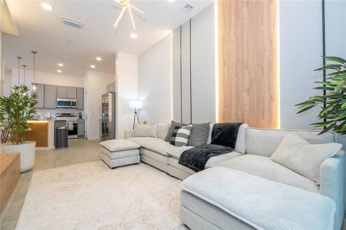 Image No.30-5 Bed Townhouse for sale