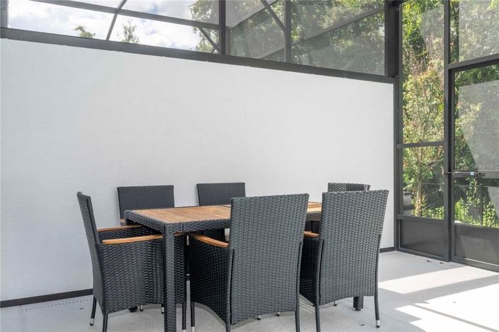 Image No.32-5 Bed Townhouse for sale