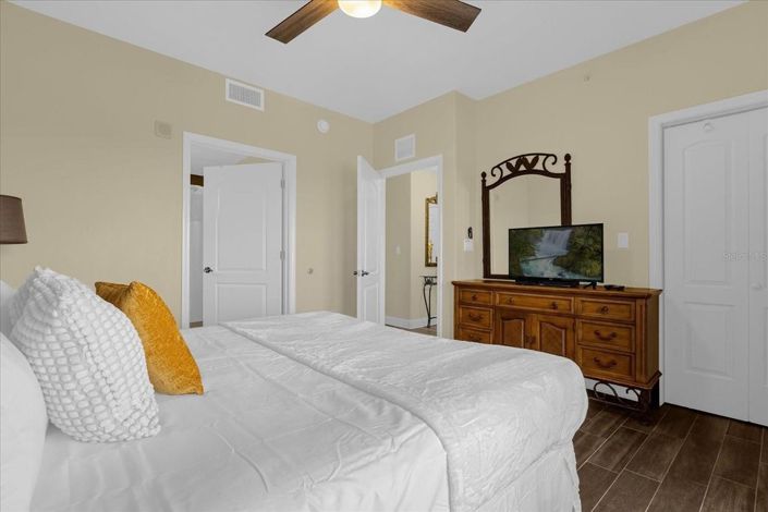 Image No.17-2 Bed Townhouse for sale