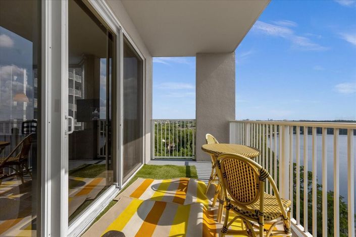 Image No.27-2 Bed Townhouse for sale