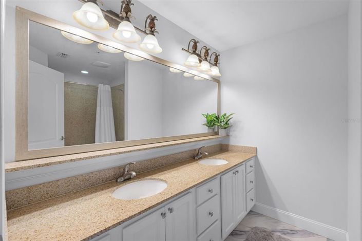 Image No.19-2 Bed Townhouse for sale