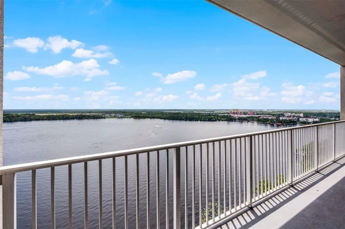 Image No.25-2 Bed Townhouse for sale