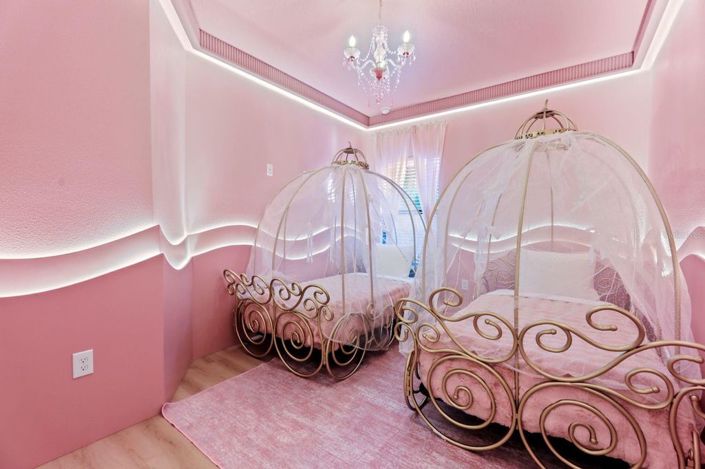 Image No.35-5 Bed Townhouse for sale