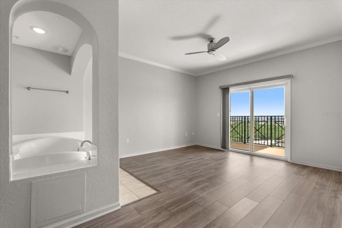 Image No.12-4 Bed Townhouse for sale