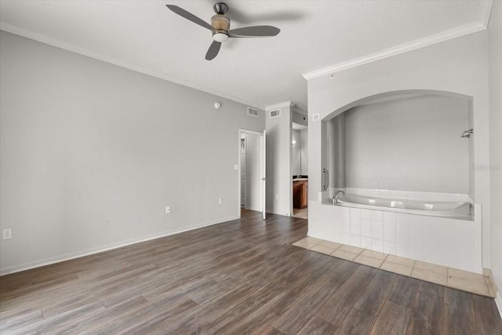 Image No.13-4 Bed Townhouse for sale