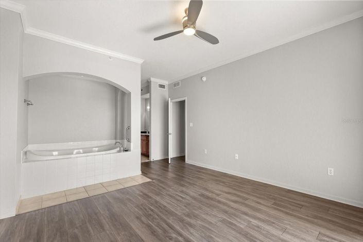 Image No.18-4 Bed Townhouse for sale