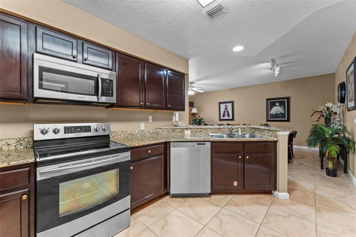 Image No.17-3 Bed Townhouse for sale