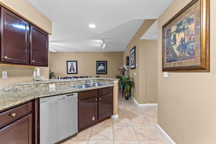 Image No.18-3 Bed Townhouse for sale