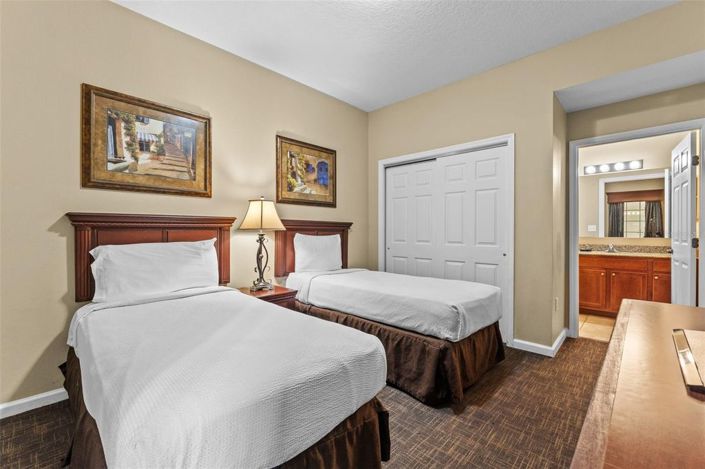 Image No.20-3 Bed Townhouse for sale