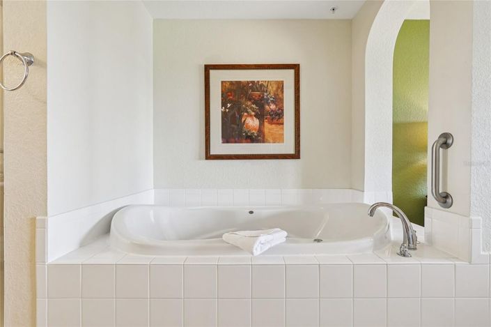 Image No.9-2 Bed Townhouse for sale