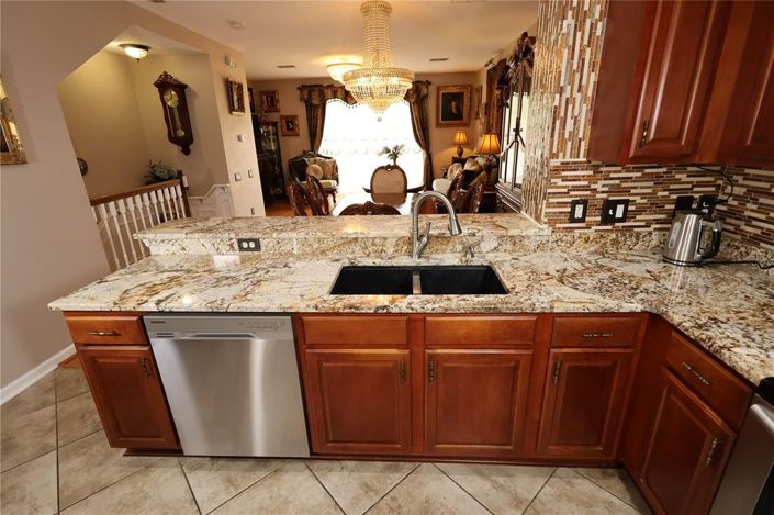 Image No.20-3 Bed Townhouse for sale