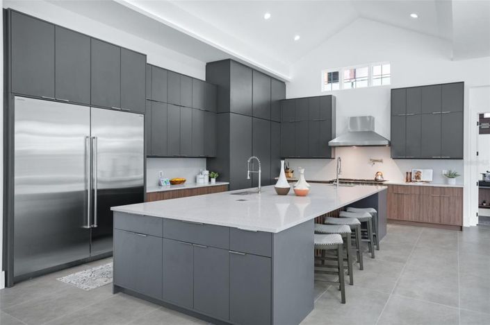 Image No.8-5 Bed House for sale