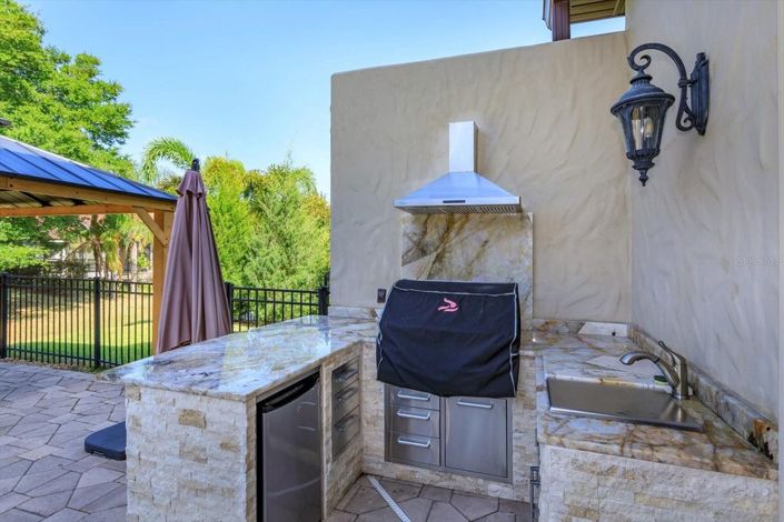 Image No.27-6 Bed House for sale