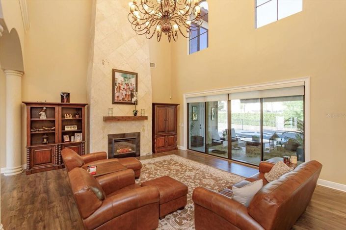 Image No.3-6 Bed House for sale