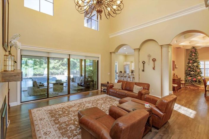 Image No.4-6 Bed House for sale