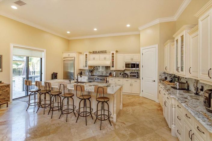 Image No.5-6 Bed House for sale