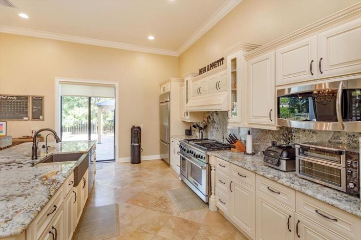 Image No.6-6 Bed House for sale