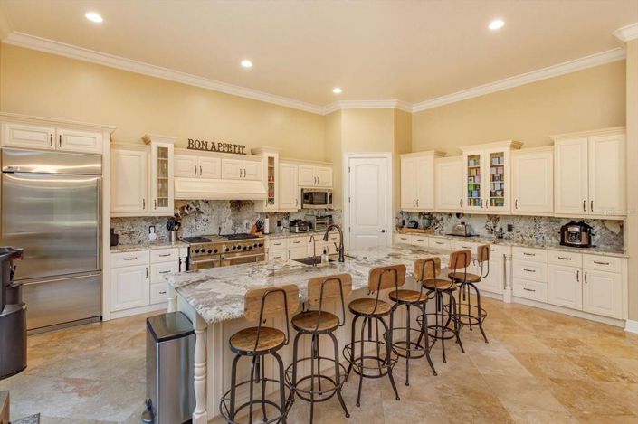 Image No.8-6 Bed House for sale