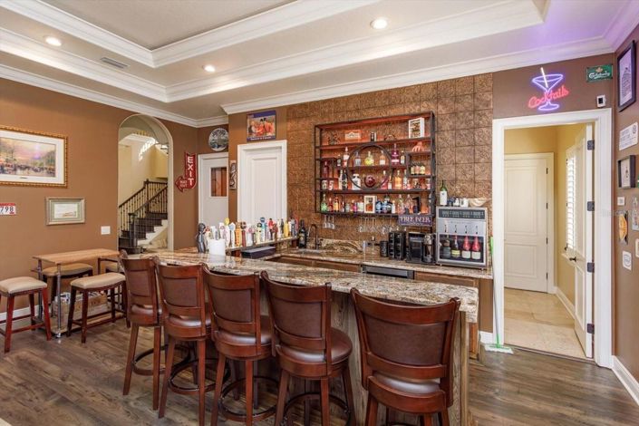 Image No.9-6 Bed House for sale