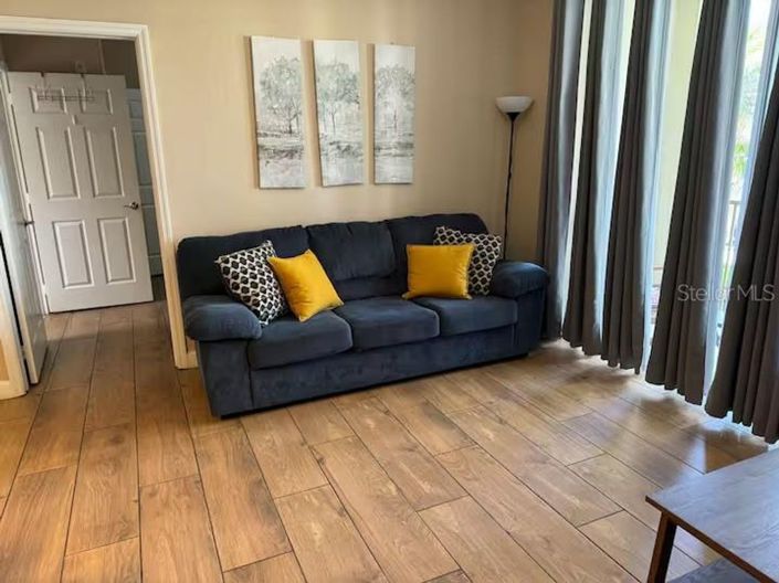 Image No.8-3 Bed Townhouse for sale