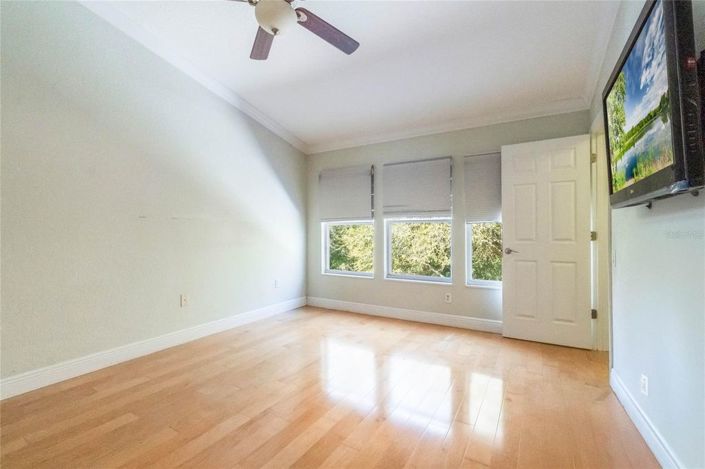 Image No.25-2 Bed Townhouse for sale