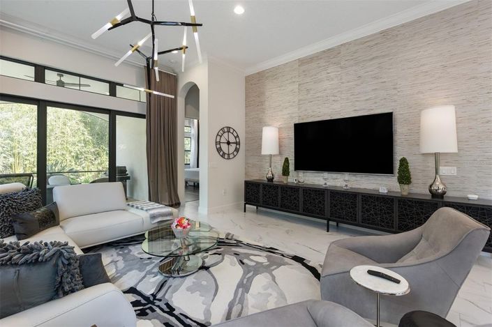 Image No.17-4 Bed House for sale