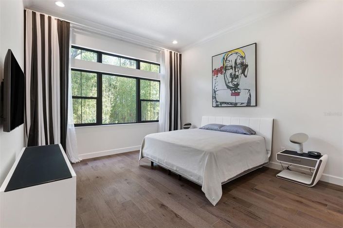 Image No.20-4 Bed House for sale