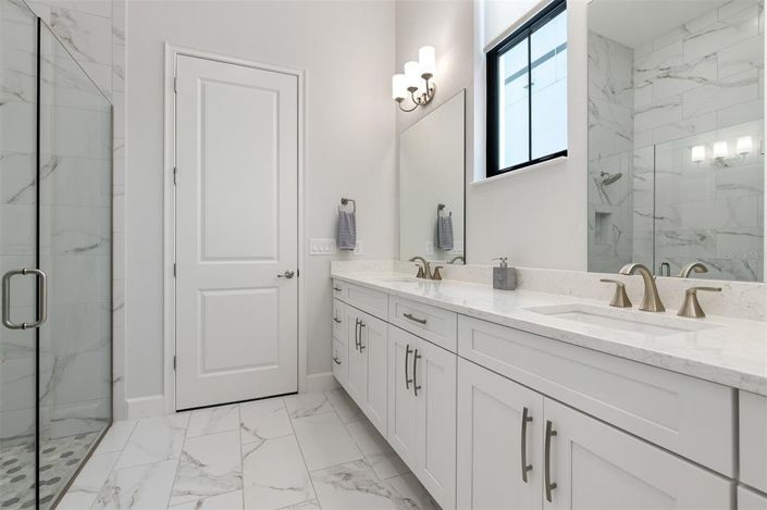 Image No.22-4 Bed House for sale