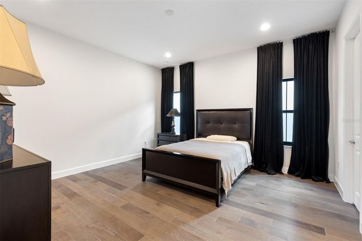 Image No.26-4 Bed House for sale