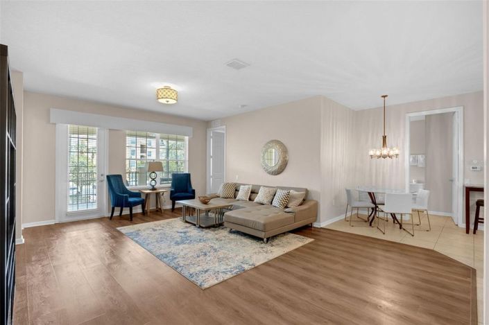 Image No.11-2 Bed Townhouse for sale