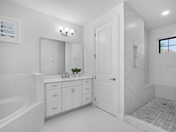 Image No.17-6 Bed House for sale