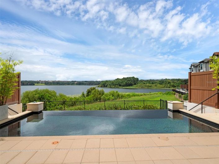 Image No.2-6 Bed House for sale